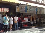大手牽小手。玩樂趣